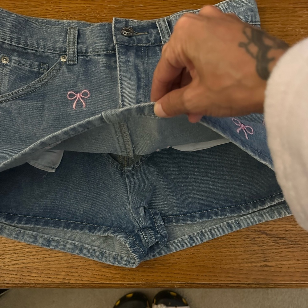 denim jean skirt with pink bows - Picture 2 of 7